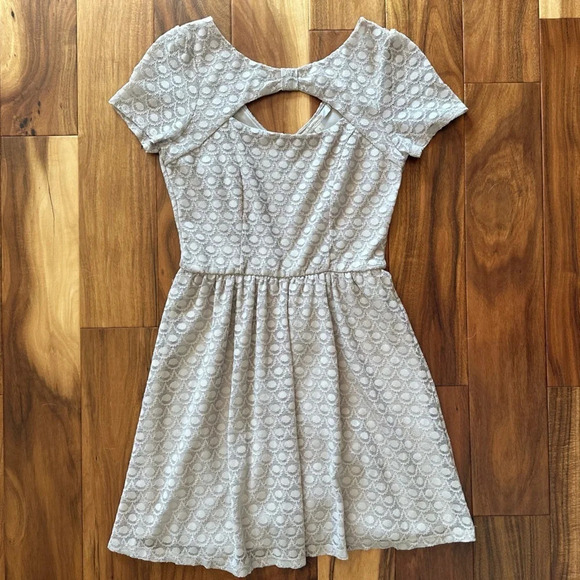 LC Lauren Conrad Cream Beige Lace Mini Dress size Small - Picture 2 of 5